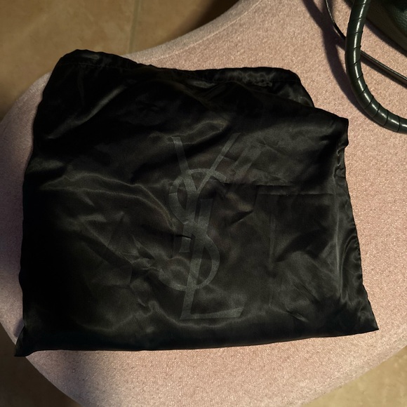 Yls large black clutch barely used - Picture 4 of 8